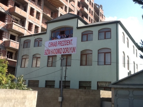 13 uşaqlı ailə toplu halda aclıq aksiyasına başladı 13 uşaqlı ailə toplu halda aclıq aksiyasına başladı