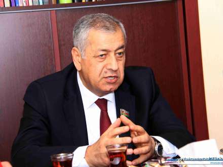 “Azərbaycanda məmurlar bizneslə məşğul olmalarını qanuniləşdirmək istəyirlər” “Azərbaycanda məmurlar bizneslə məşğul olmalarını qanuniləşdirmək istəyirlər”