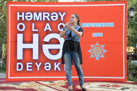 Nəsimidə hakim partiyanın referendum təbliğatı... Nəsimidə hakim partiyanın referendum təbliğatı...