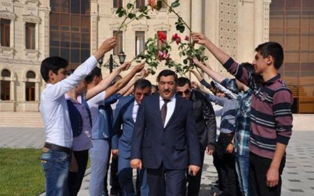 Bala - başa bəla — Papanın işini zay edən gül balalar Bala - başa bəla — Papanın işini zay edən gül balalar