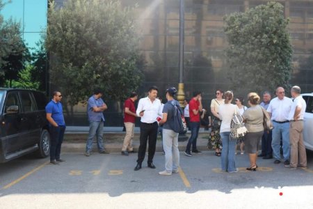 “Xəzər вЂ“ Servis” MMC sakinləri yenə çölə tökdü...