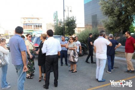 “Xəzər вЂ“ Servis” MMC sakinləri yenə çölə tökdü...
