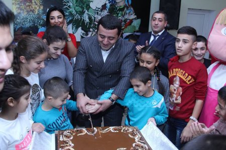 Aqil Acalov doğum gününü uşaqlarla birlikdə qeyd edib Aqil Acalov doğum gününü uşaqlarla birlikdə qeyd edib
