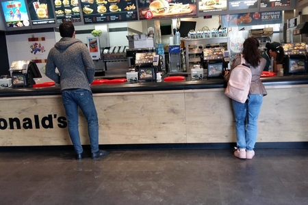Müştəri “Mc Donald’s”dan şikayətçidir, restoran isə... Müştəri “Mc Donald’s”dan şikayətçidir, restoran isə...