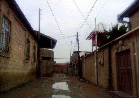 "Köhnə küçələrdə heç iki maşın yan-yana gedə bilmir" "Köhnə küçələrdə heç iki maşın yan-yana gedə bilmir"