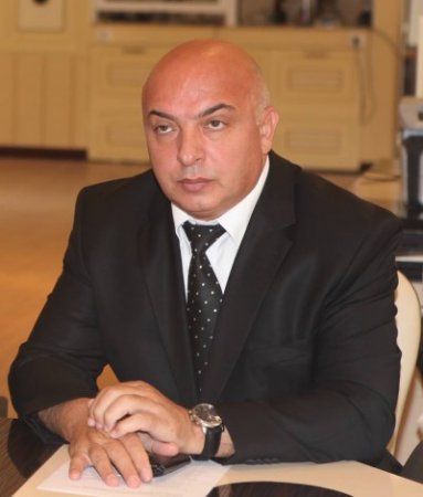BDU-nun "boz kardinal"ı yol üstündədir... BDU-nun "boz kardinal"ı yol üstündədir...