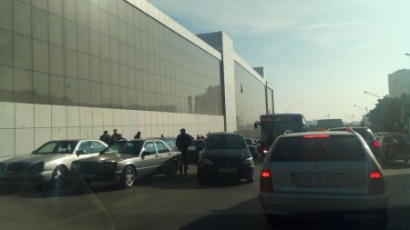 Cərimə yazmağı bilirlər, amma bu "besperedel"i görmürlər... Cərimə yazmağı bilirlər, amma bu "besperedel"i görmürlər...