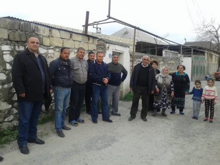 Mehdi Səlimzadə sakinləri dinləmək istəmir... Mehdi Səlimzadə sakinləri dinləmək istəmir...