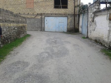 Mehdi Səlimzadə sakinləri dinləmək istəmir... Mehdi Səlimzadə sakinləri dinləmək istəmir...