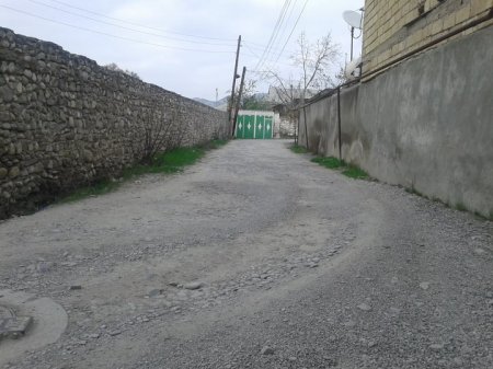 Mehdi Səlimzadə sakinləri dinləmək istəmir... Mehdi Səlimzadə sakinləri dinləmək istəmir...