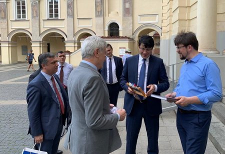 Fuad Muradovdan keçmiş deputata vəfa borcu... Fuad Muradovdan keçmiş deputata vəfa borcu...
