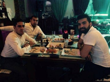 Atası bu pulları nə həyəcanla mənimsəyir... bir bilsəydi... Atası bu pulları nə həyəcanla mənimsəyir... bir bilsəydi...