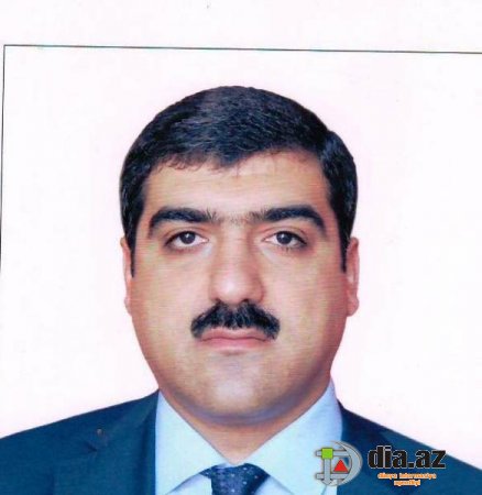 Şüvəlanda meydan sulayan bələdiyyə sədri... Şüvəlanda meydan sulayan bələdiyyə sədri...