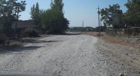 Kənd camaatı indi bu “şirinlikləri” də verməyə razıdır... Kənd camaatı indi bu “şirinlikləri” də verməyə razıdır...