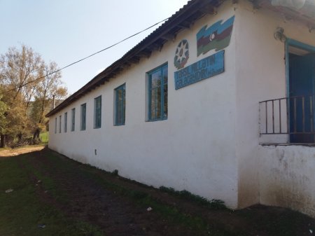 Ceyhun Bayramov gəlib bu siniflərdə yarımca saat otura bilsə... Ceyhun Bayramov gəlib bu siniflərdə yarımca saat otura bilsə...