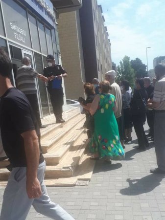 Vətəndaşları necə çilədən çıxarırlar... Vətəndaşları necə çilədən çıxarırlar...